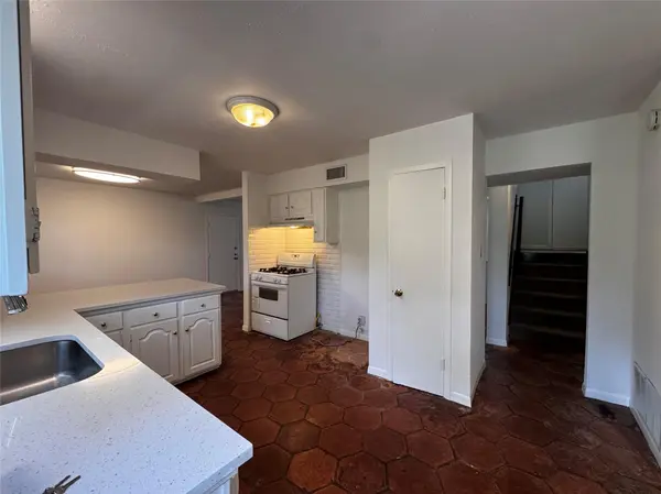 7702 Pitter Pat LN, Austin, TX 78736