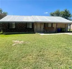 824 Larry DR, Gonzales, TX 78629