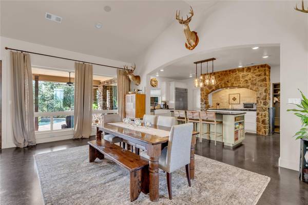 400 Darby LN, Llano, TX 78643