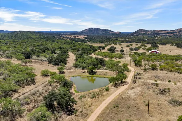 400 Darby LN, Llano, TX 78643