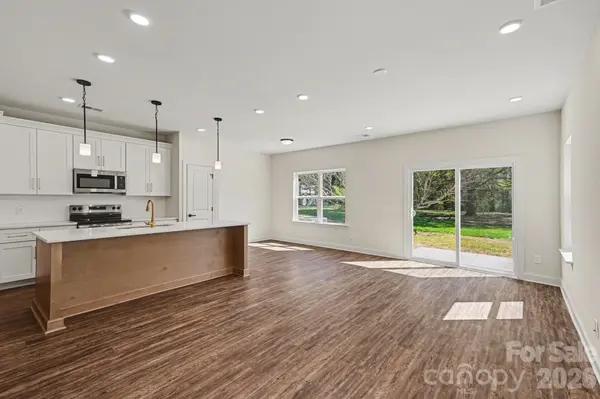 564 W Wilson AVE, Mooresville, NC 28115