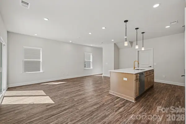 564 W Wilson AVE, Mooresville, NC 28115