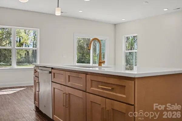 564 W Wilson AVE, Mooresville, NC 28115
