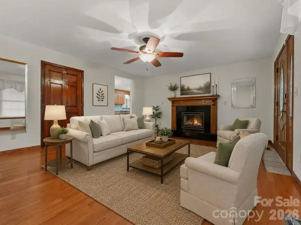 476 Jackson Loop RD, Flat Rock, NC 28731