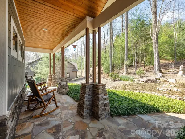72 Dusky CT, Hendersonville, NC 28739