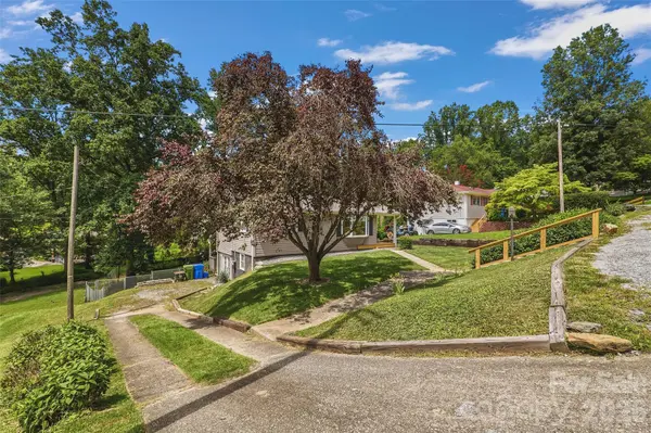 17 Azalea RD, Arden, NC 28704