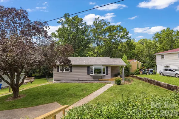 17 Azalea RD, Arden, NC 28704