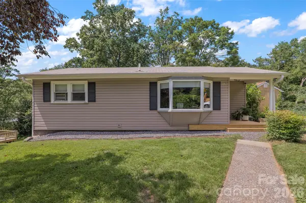 17 Azalea RD, Arden, NC 28704