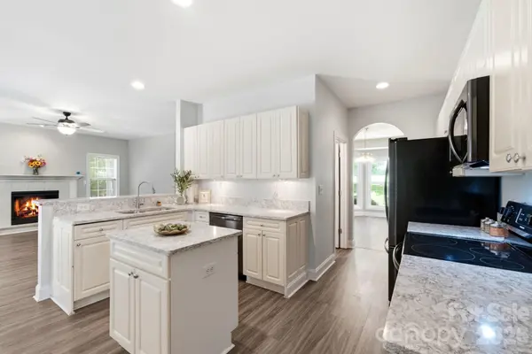 137 Purple Finch LN, Mooresville, NC 28117