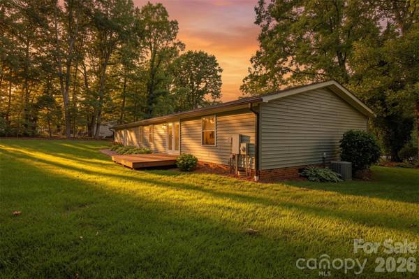 446 Heritage CIR, Taylorsville, NC 28681