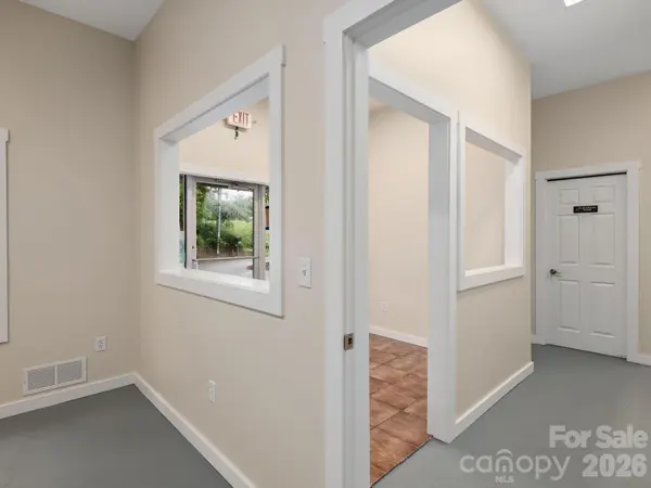 732 Jonesborough ST, Hendersonville, NC 28739
