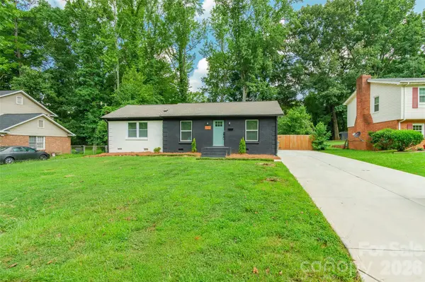 6557 Covecreek DR, Charlotte, NC 28215