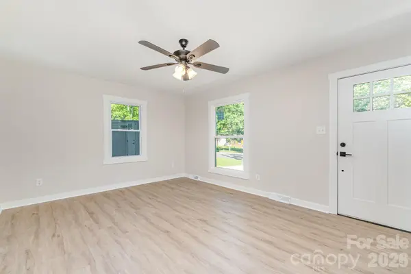 6557 Covecreek DR, Charlotte, NC 28215
