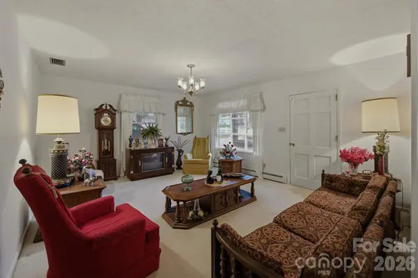 2711 Fairway Acres CIR, Lenoir, NC 28645