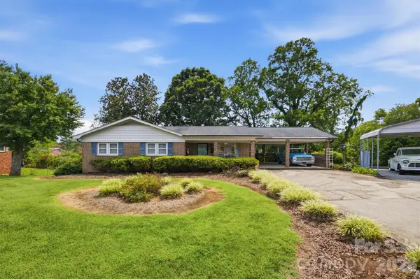 2711 Fairway Acres CIR, Lenoir, NC 28645