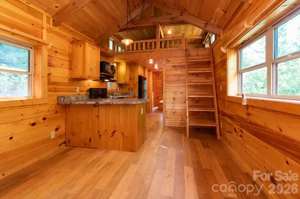 24 Old Berlin WAY, Black Mountain, NC 28711