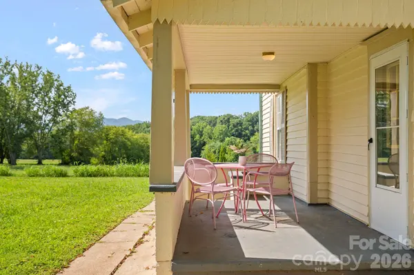 250 Justice Ridge RD, Candler, NC 28715