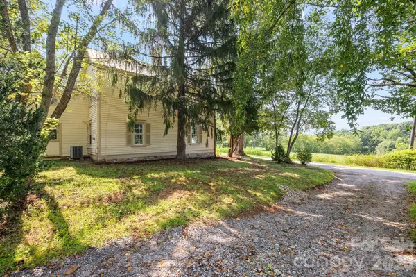 250 Justice Ridge RD, Candler, NC 28715