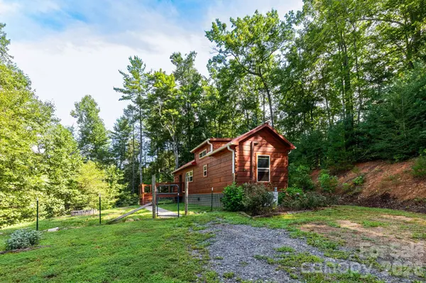 24 Old Berlin WAY, Black Mountain, NC 28711