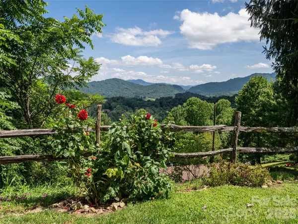95 Splendor RDG, Waynesville, NC 28785
