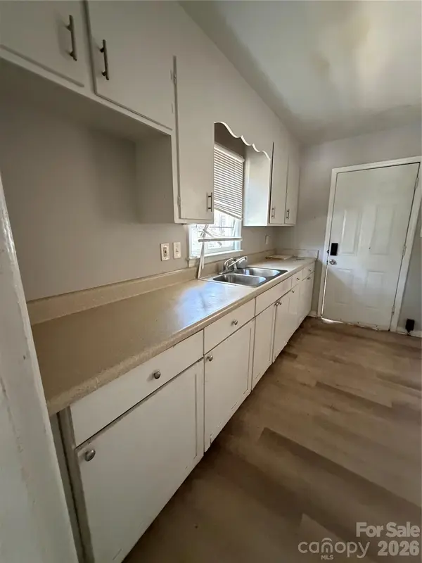 4731 Hidden Valley RD, Charlotte, NC 28213