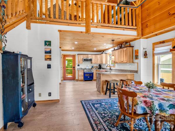 1050 Buffalo Shoals RD, Lake Lure, NC 28746