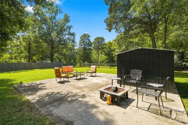 8008 Chapman ST, Charlotte, NC 28216