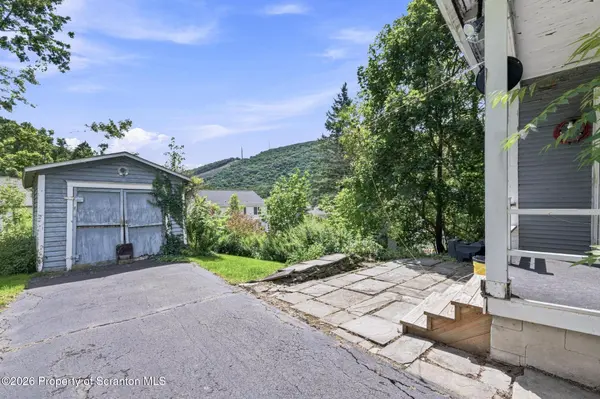 130 Burcher AVE, Chinchilla, PA 18410