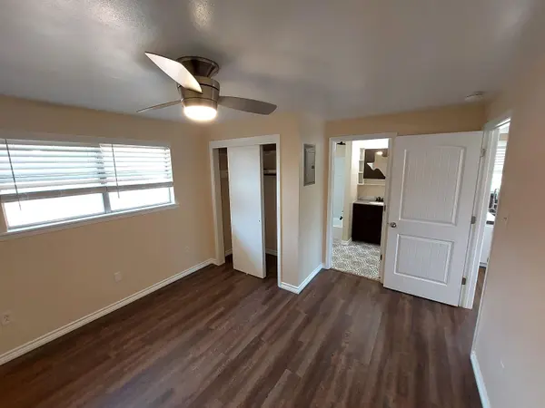 302 W Sandstone ST, Llano, TX 78643-1111