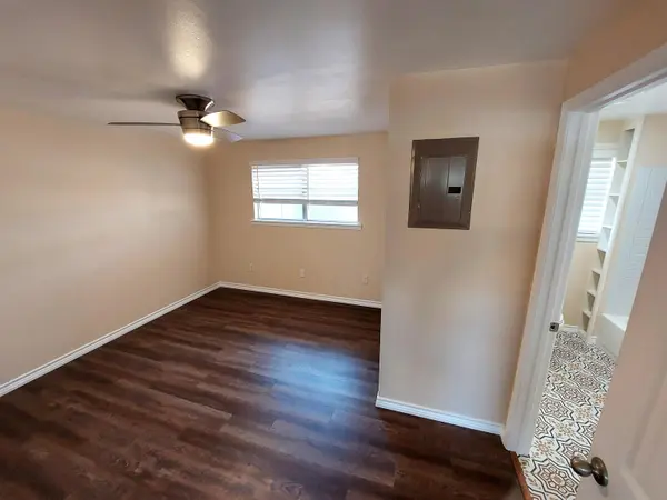 302 W Sandstone ST, Llano, TX 78643-1111