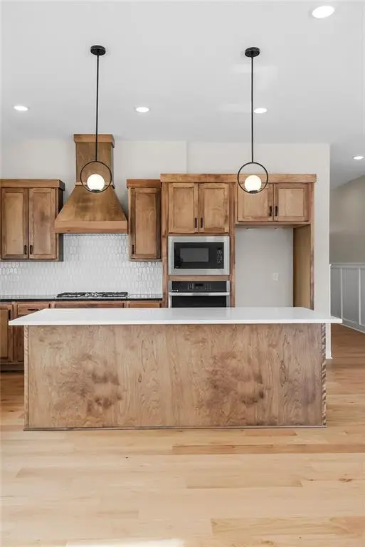 16767 S Hall ST, Olathe, KS 66062