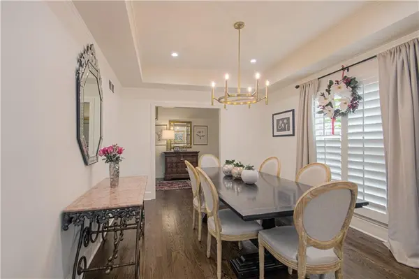 7 LeMans CT, Prairie Village, KS 66208