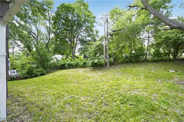 7801 E 48th ST, Kansas City, MO 64129