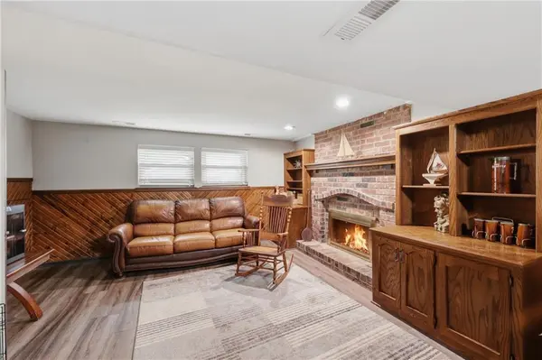 126 Beach DR, Lake Tapawingo, MO 64015