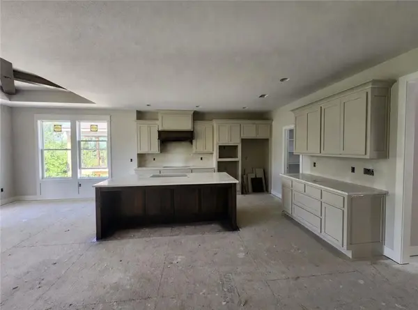 22192 W 116th TER, Olathe, KS 66061