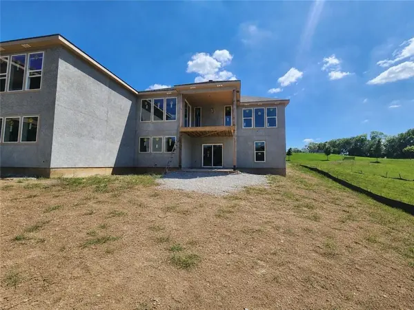 22194 W 116th TER, Olathe, KS 66061