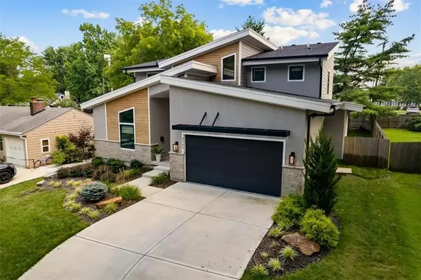 2705 W 74th ST, Prairie Village, KS 66208