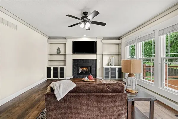 15231 Hemlock ST, Overland Park, KS 66223
