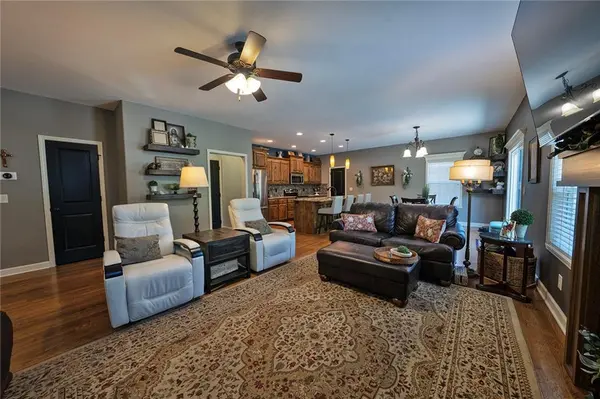 6208 Crystal LN, Lawrence, KS 66049