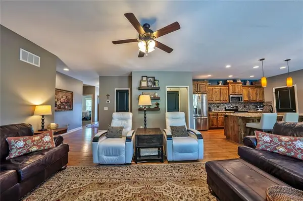 6208 Crystal LN, Lawrence, KS 66049