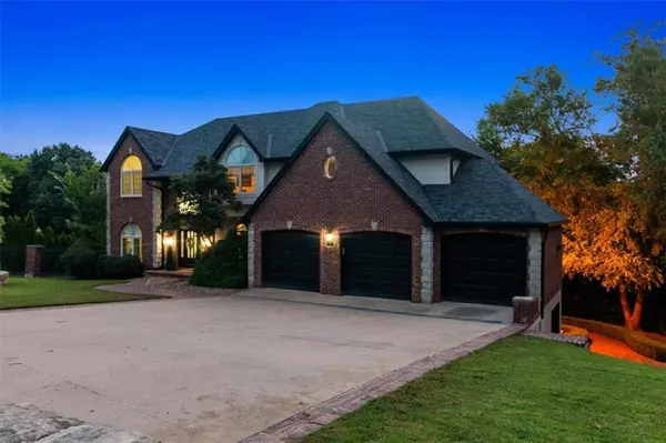 2523 SW Still Meadows TER, Blue Springs, MO 64015