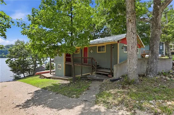 32064 Venture RD, Stover, MO 65078