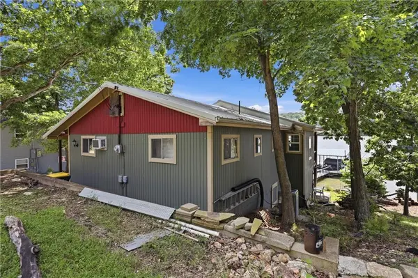 32064 Venture RD, Stover, MO 65078