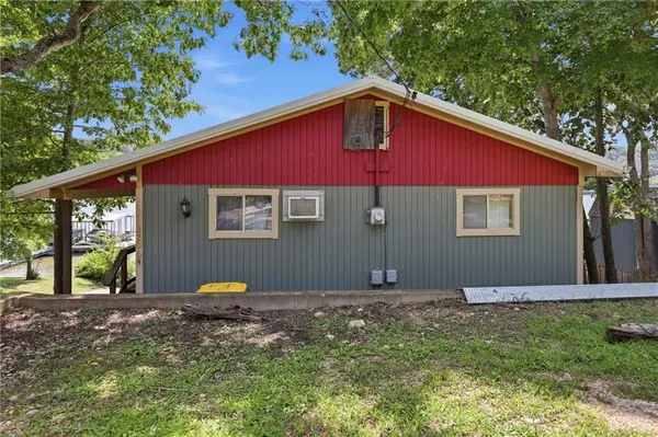 32064 Venture RD, Stover, MO 65078
