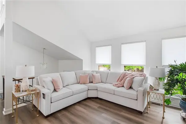 7426 Santa Fe DR, Overland Park, KS 66204