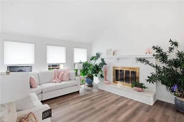 7426 Santa Fe DR, Overland Park, KS 66204