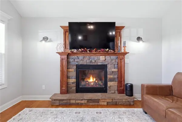 217 N Bluegrass DR, Bonner Springs, KS 66012
