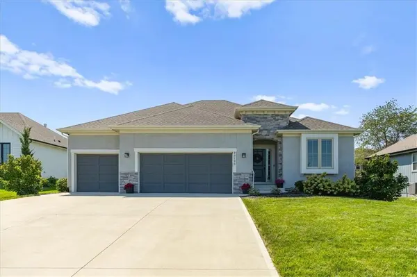 20108 Barker ST, Spring Hill, KS 66083