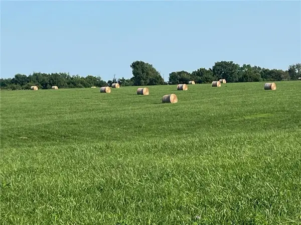 0004 Switzer RD, Louisburg, KS 66053