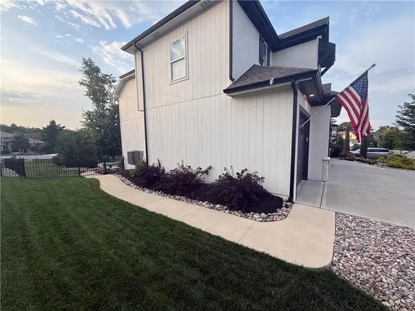 9280 Brownridge ST, Lenexa, KS 66220